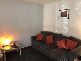 Super 2 Bedroom Flat near Dalkeith Town Center