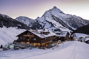 AlpenParks Hotel & Apartment Arlberg Warth