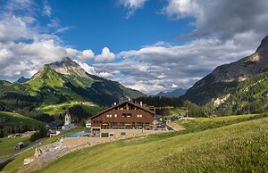 AlpenParks Hotel & Apartment Arlberg Warth