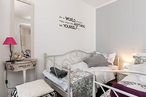 Bright & Modern on Top Location