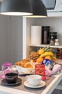 Bright & Modern on Top Location