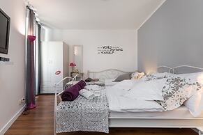 Bright & Modern on Top Location