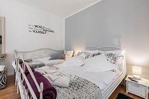 Bright & Modern on Top Location