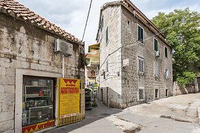 Bright & Modern on Top Location