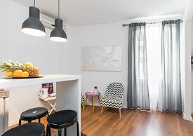 Bright & Modern on Top Location