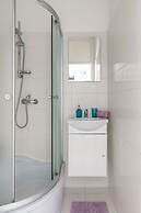 Bright & Modern on Top Location