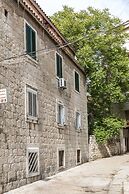 Bright & Modern on Top Location