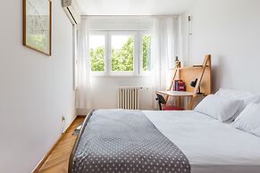 Spacious & Clean Condo near Beach