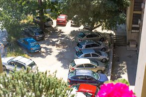 Brand New Suite next to Palace & Beach