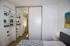 Brand New Suite next to Palace & Beach