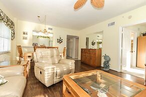 Hibiscus Pointe 124