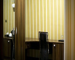 Mahogany Hotel and Suites