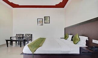 Treebo Mayur, Mall Road