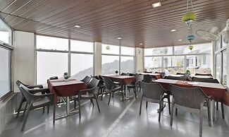 Treebo Mayur, Mall Road