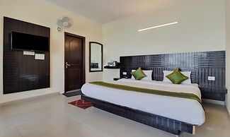 Treebo Mayur, Mall Road