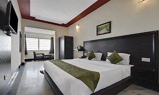 Treebo Mayur, Mall Road