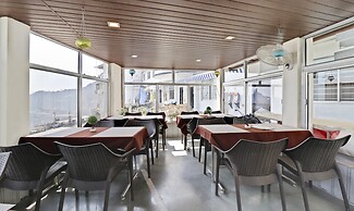 Treebo Mayur, Mall Road