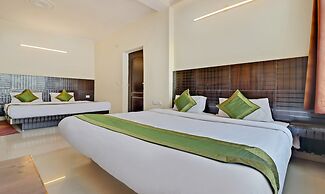 Treebo Mayur, Mall Road