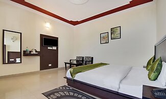 Treebo Mayur, Mall Road