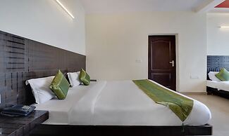 Treebo Mayur, Mall Road