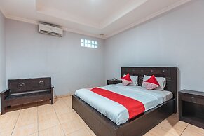 Super OYO 686 Bunga Karang Hotel