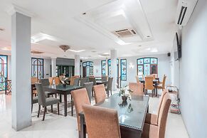 Super OYO 686 Bunga Karang Hotel