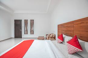 Super OYO 686 Bunga Karang Hotel