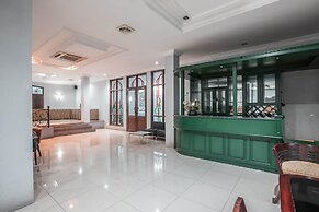Super OYO 686 Bunga Karang Hotel