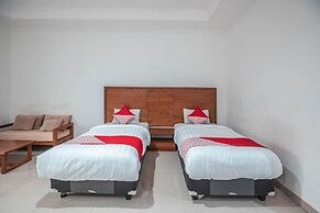 Super OYO 686 Bunga Karang Hotel