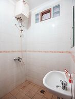 Super OYO 686 Bunga Karang Hotel