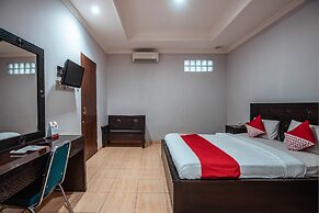 Super OYO 686 Bunga Karang Hotel
