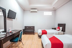 Super OYO 686 Bunga Karang Hotel