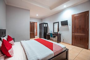 Super OYO 686 Bunga Karang Hotel