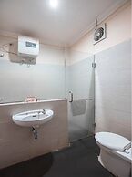 Super OYO 686 Bunga Karang Hotel