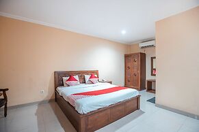 Super OYO 686 Bunga Karang Hotel