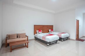 Super OYO 686 Bunga Karang Hotel
