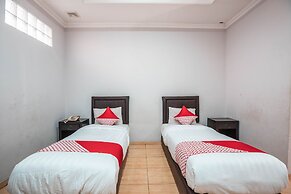 Super OYO 686 Bunga Karang Hotel