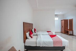 Super OYO 686 Bunga Karang Hotel