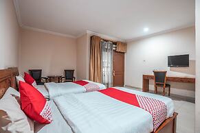 Super OYO 686 Bunga Karang Hotel