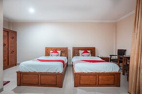 Super OYO 686 Bunga Karang Hotel