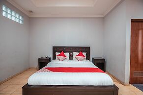 Super OYO 686 Bunga Karang Hotel
