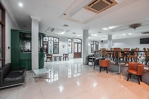Super OYO 686 Bunga Karang Hotel