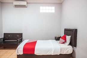 Super OYO 686 Bunga Karang Hotel