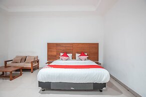 Super OYO 686 Bunga Karang Hotel