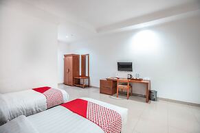 Super OYO 686 Bunga Karang Hotel