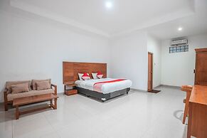 Super OYO 686 Bunga Karang Hotel