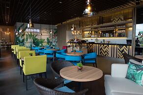 Avenzel Hotel & Convention Cibubur