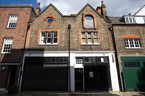 3 Beds 2 Baths Oxford Circus