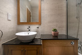 3 Beds 2 Baths Penthouse