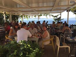 Kalemi's Beachside Hotel